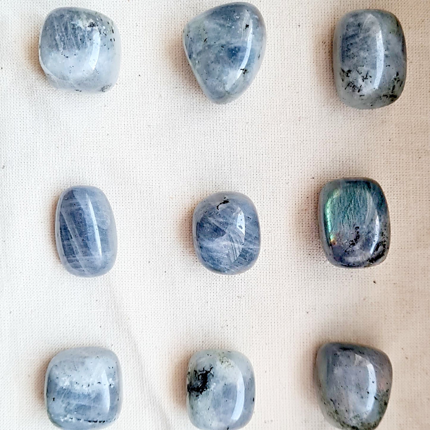 Labradorit Trommelstein (hell)