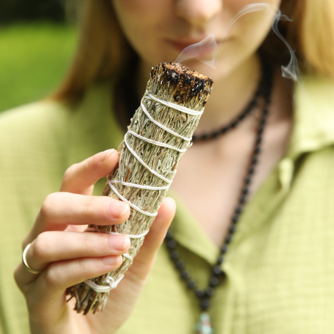 Räuchern: Ein Hauch von Himmel und Erde