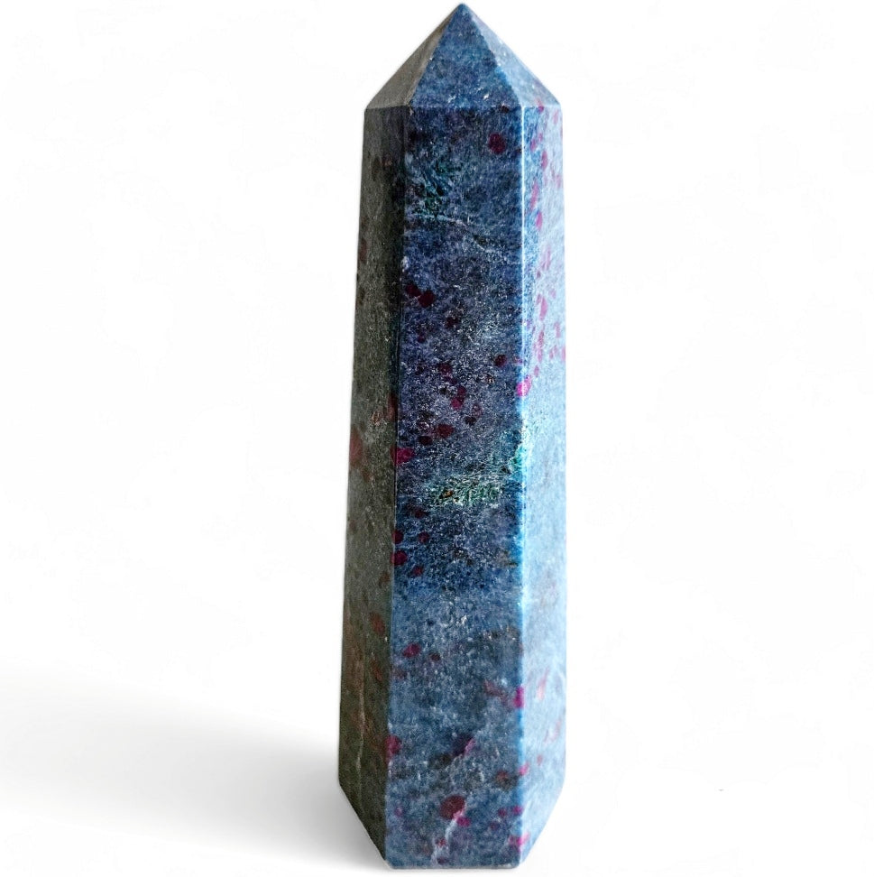 Rubin in blauen Disthen Obelisk