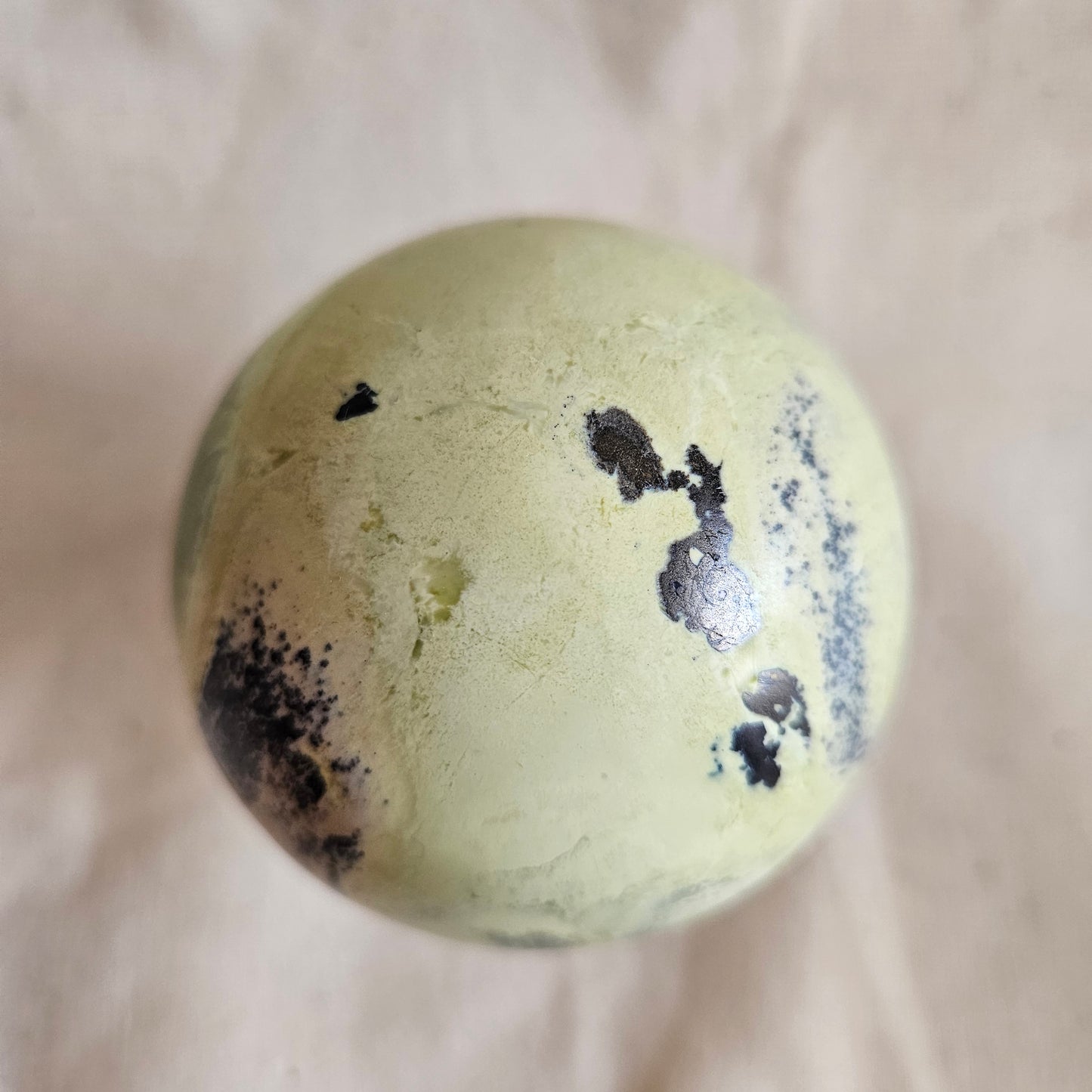 Serpentin mit Pyrit Kugel