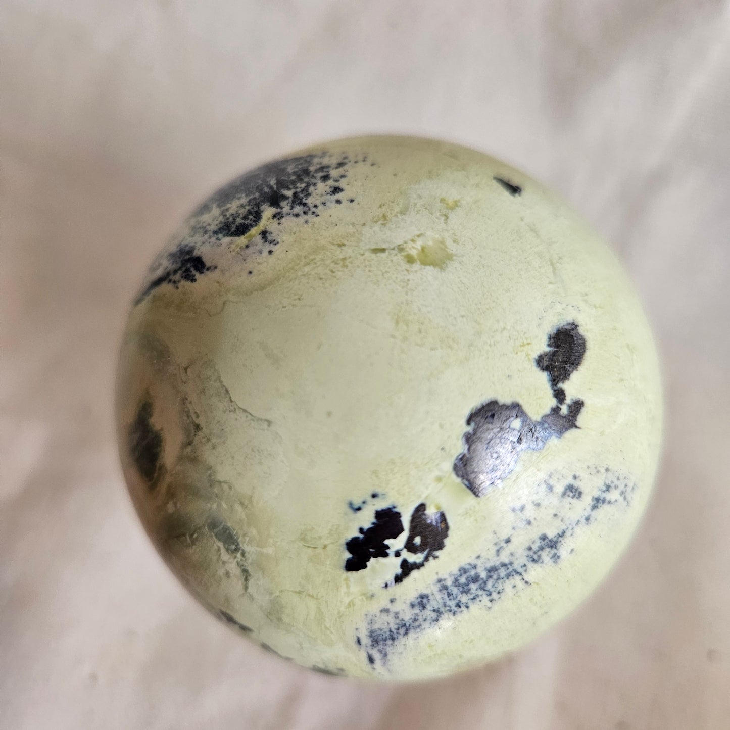 Serpentin mit Pyrit Kugel