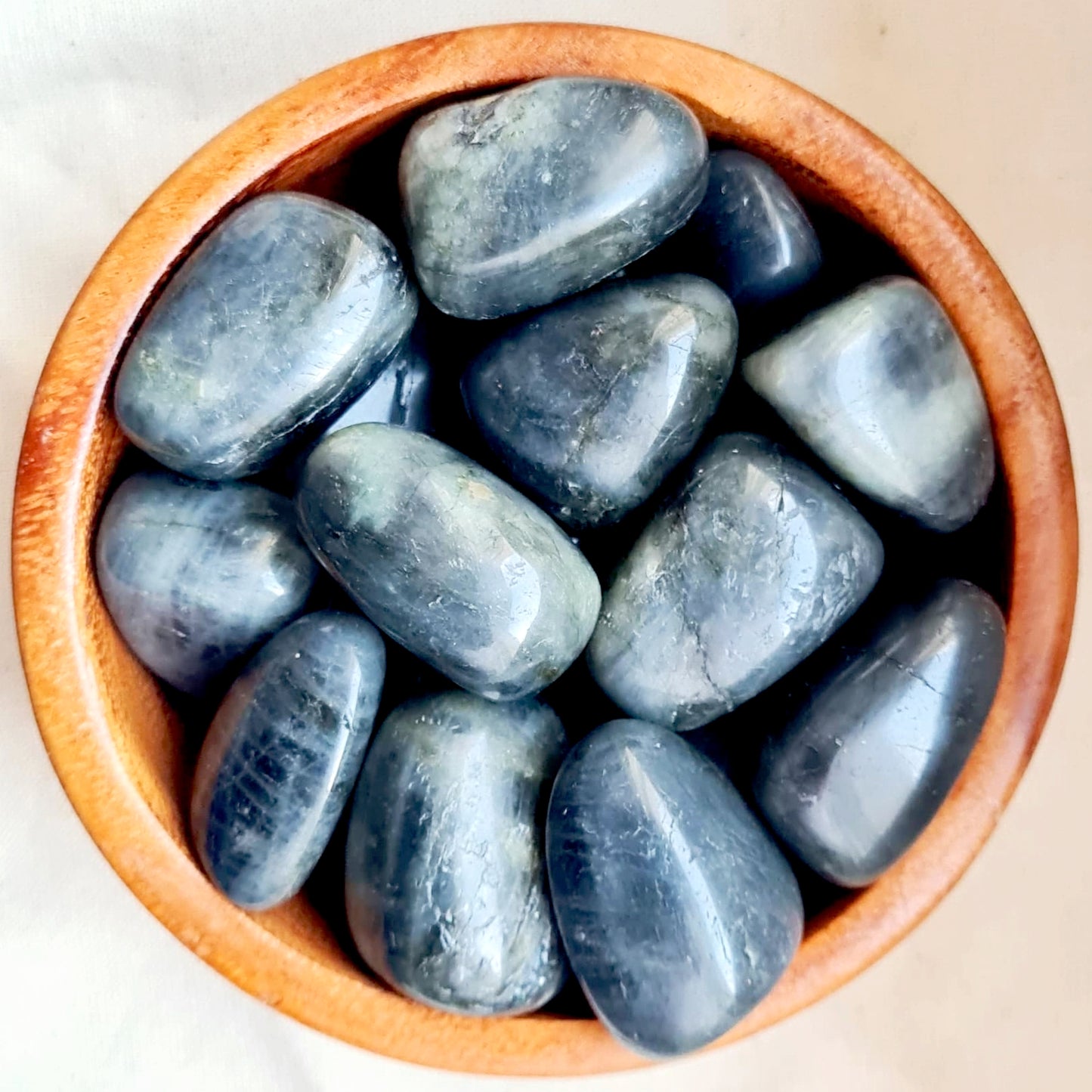 Labradorit Trommelstein (dunkel)