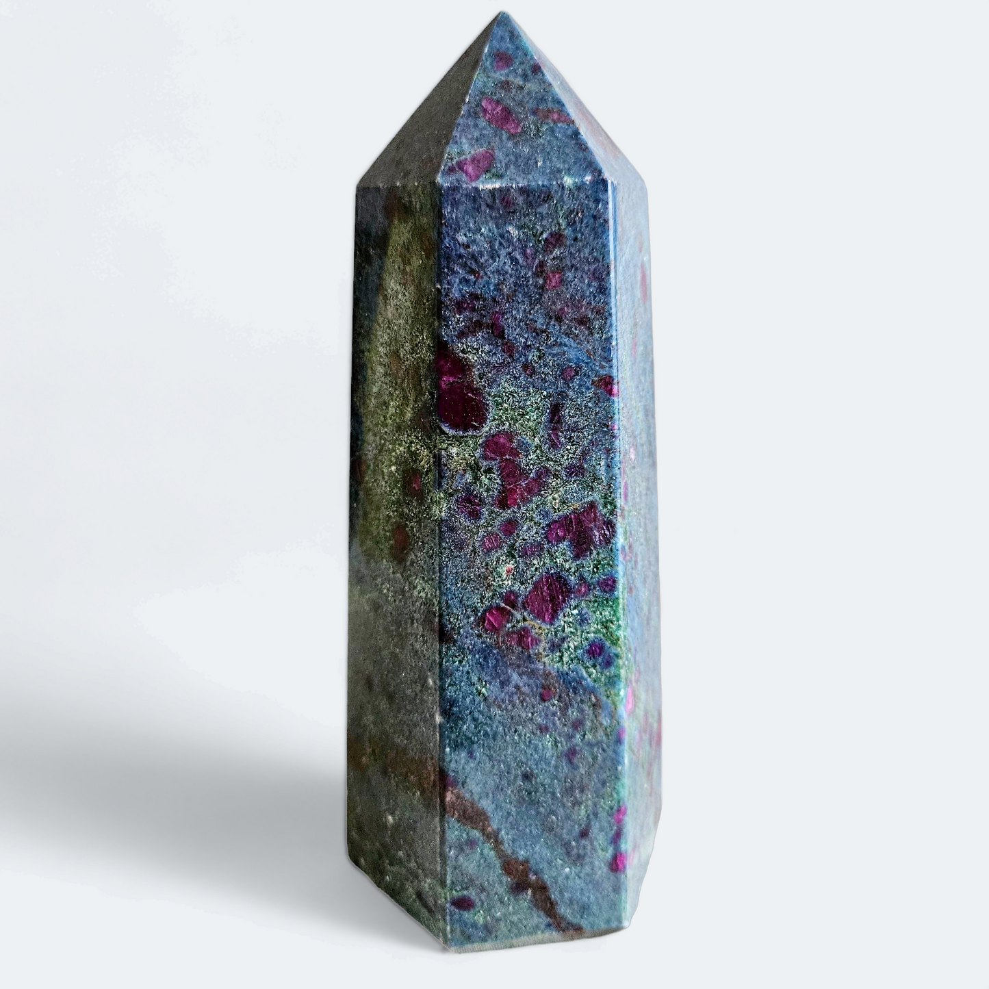 Rubin in blauen Disthen Obelisk